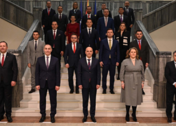 Nga 16 ministri në Maqedoninë e Veriut, tetë drejtohen nga shqiptarët