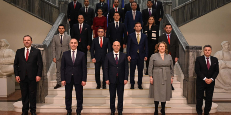 Nga 16 ministri në Maqedoninë e Veriut, tetë drejtohen nga shqiptarët
