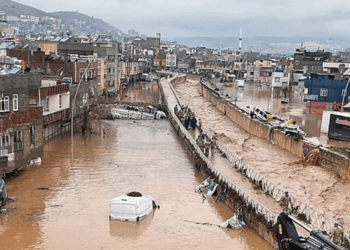 14 persona të vdekur nga përmbytjet në zonat e prekura nga tërmeti në Turqi