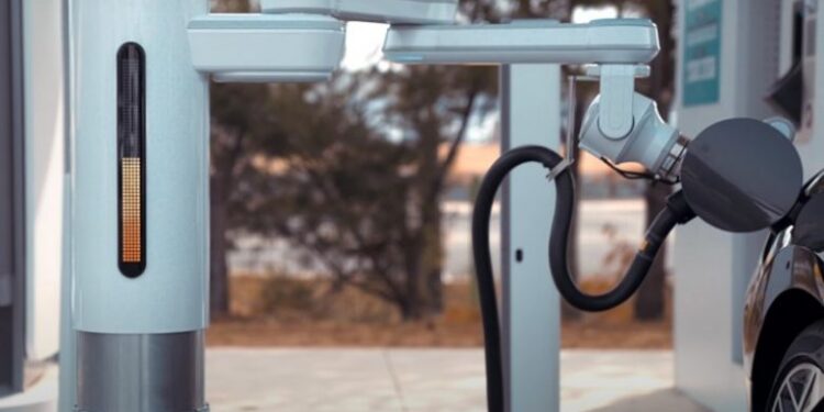 Hyundai prezanton robotin për mbushjen e veturave elektrike