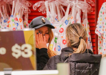 Shakira shihet e përlotur në një dyqan në New York