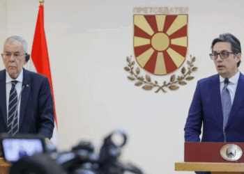 Presidenti austriak në Shkup: Mos humbni kohë, ndryshoni Kushtetutën