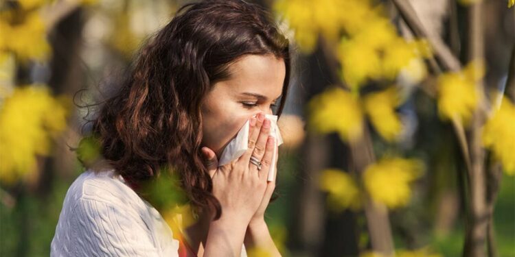 Mënyrat natyrale si të ndaloni teshtimën