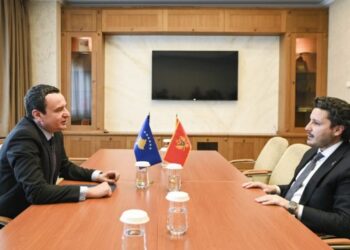 Kurti takohet me Abazoviqin, vazhdojnë diskutimet për rrugët Deçan – Plavë dhe Pejë – Rozhajë