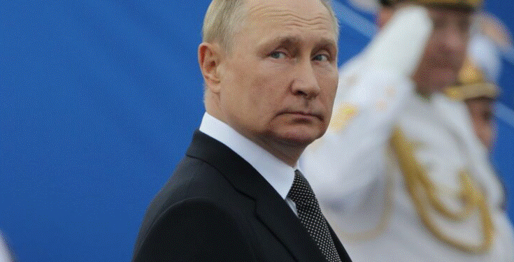 Putin në vizitë të papritur në Mariupolin e shkatërruar nga lufta