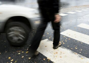 Vetura godet këmbësoren