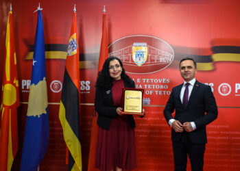 Osmanit nderohet me “Çelësi i Qytetit” gjatë vizitës në Tetovë