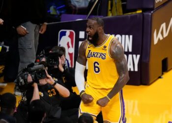 Lakers e Heat nga një fitore larg eliminimit të favoritëve