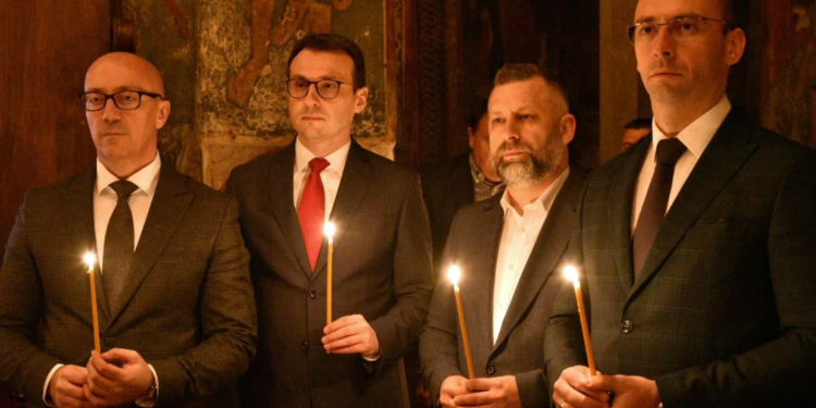 Petkoviq në liturgjinë e Pashkëve: Shpresojmë në normalizimin e marrëdhënieve me Kosovën
