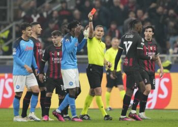 Revolta e Napolit: Faulle identike nga dy ekipet, kartonë vetëm për ne!