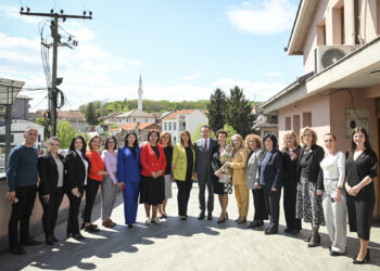 Kurti takoi të mbijetuarat e dhunës seksuale gjatë luftës në Kosovë