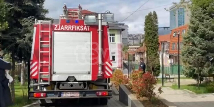 Dy të mitur të lënduar pas goditjes nga rryma në shkollën “Faik Konica” në Prishtinë