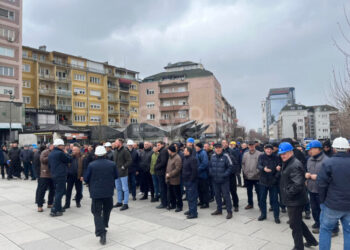 Sot protestojnë punëtorët e KEK-ut, kërkojnë rritje të pagave