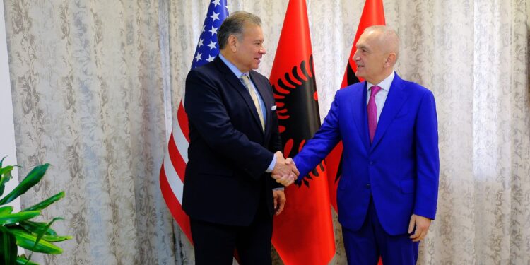 Meta takohet me Escobarin: Angazhimi i ShBA-së në dialogun Kosovë-Serbi garanton sukses