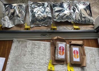 Policia arreston tre të dyshuar për trafikim me narkotik dhe armëmbajtje pa leje