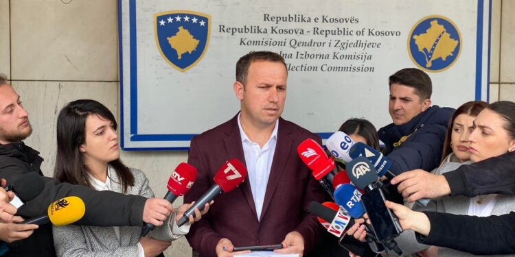 Shtyhet për të mërkurën mbledhja e KQZ-së, Elezi jep detaje