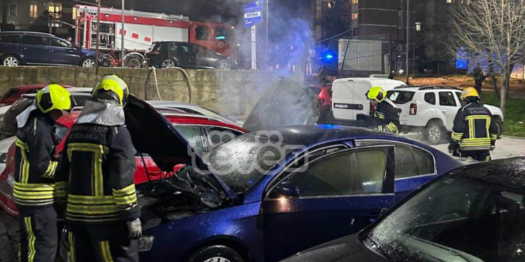 Përfshihen nga zjarri dy vetura në Prishtinë
