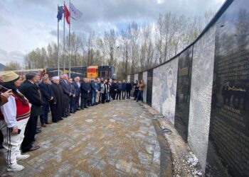 Haradinaj bën homazhe në Bllacë: Eksodi do të mbahet mend gjatë