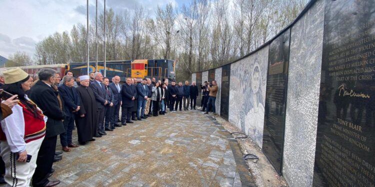 Haradinaj bën homazhe në Bllacë: Eksodi do të mbahet mend gjatë