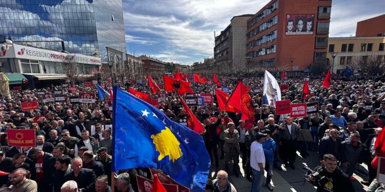 Krasniqi: Thaçi, Veseli, Krasniqi e Selimi me bashkëluftëtarë do të rikthehen fitimtarë, siç erdhën dikur si çlirimtarë