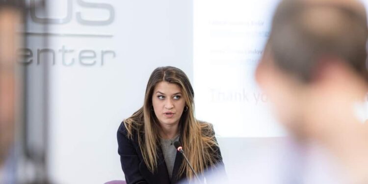 Çavdardasha jep dorëheqje nga posti i zëvendësministres së Mjedisit