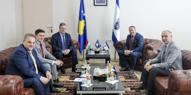 Drejtori i Policisë takohet me Ambasadorin e Hungarisë në Kosovë