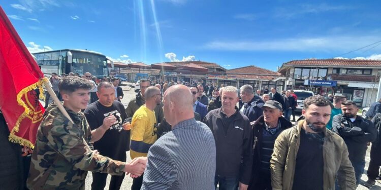 Qytetarë nga i gjithë vendi nisen për të marrë pjesë në “Marshin për Drejtësi”