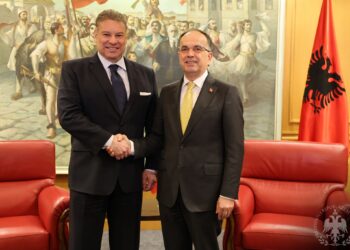 Begaj takon Escobarin, vlerëson rolin e SHBA-së në dialog