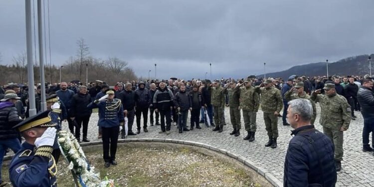 Zëvendëskomandanti i FSK-së bëri homazhe në Koshare