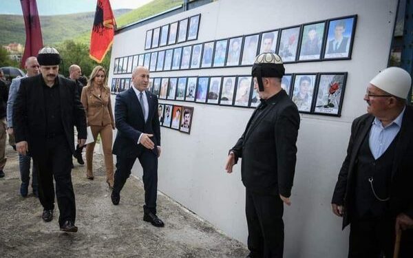 Haradinaj kujton luftëtarët e Brigadës 133 “Adrian Krasniqi”