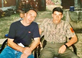 ​Haradinaj përkujton vëllain e tij Enverin: Padrejtësisht u ndave nga ne në liri