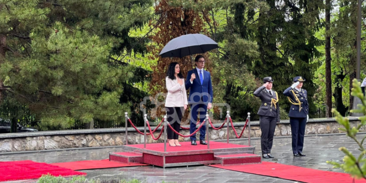 Presidenti i Maqedonisë së Veriut pret në takim presidenten Osmani