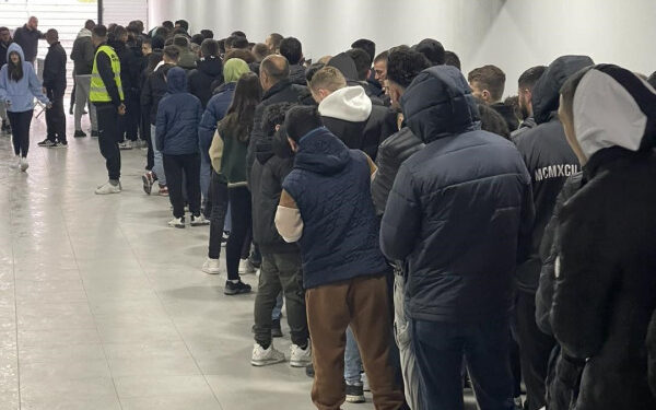 Radhë e gjatë në Mitrovicë për t’u pajisur me biletë për ndeshjen gjysmëfinale Trepça-Prishtina