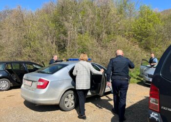Prokurorja Bajrami viziton qendrën e votimit në Veli Breg të Zubin Potokut