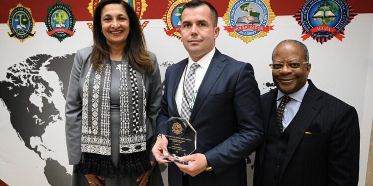 Kryeshefi i IPK-së nderohet nga Departamenti i Shtetit për aksionet “PIKA 1 dhe PIKA 2”