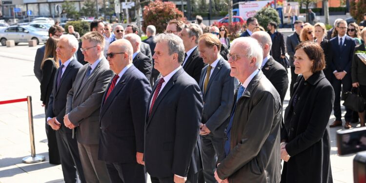 Ambasada e ShBA-së: Gjetja e përgjigjeve për familjet e të zhdukurve duhet të jetë prioritet