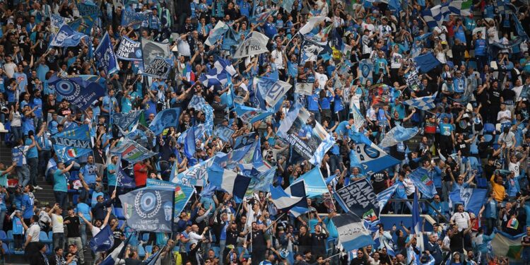 Pritjes 33-vjeçare i erdhi fundi, te Napoli nisin festën