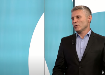 Ramadani: Qeveria e Kosovës duhet të kërkojë që Vuçiq të hyjë në listë të zezë