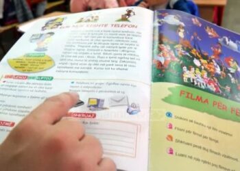 Fillon rishikimi i teksteve shkollore