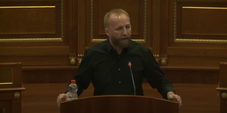 Tahiri: Për 5 muaj KEK-u nënshkroi 30 kontrata njëburimore në vlerë të 72 milionë eurove