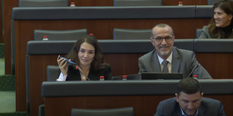 Musliu-Shoshi ia kujton deklarimet e Bislimit për Asociacionin: Kur po e jep dorëheqjen