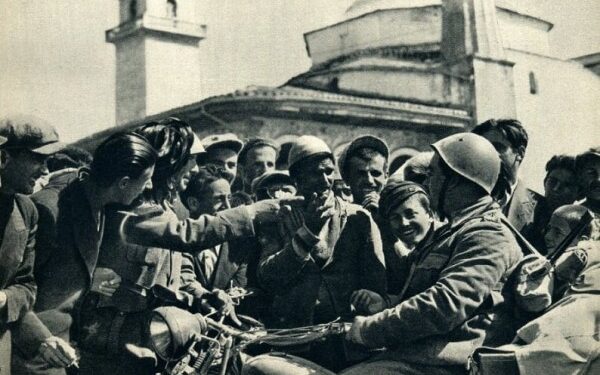 Italia pushtoi Shqipërinë para 84 viteve