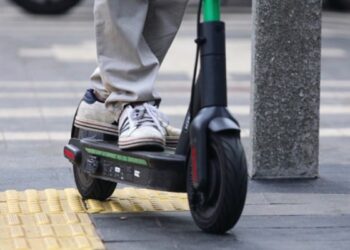 Parisi ndalon skuterët elektrikë