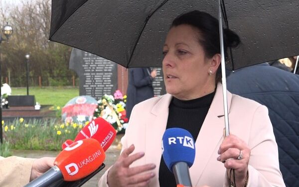 E mbijetuara e Masakrës së Poklekut kujton tmerrin e përjetuar