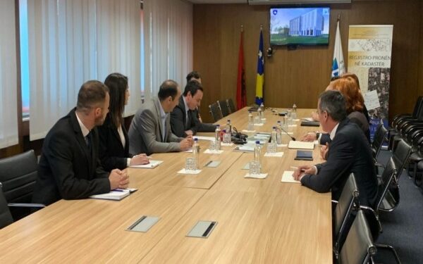 Kurti viziton Agjencinë Kadastrale: Për dy vjet investuam 16 milionë euro
