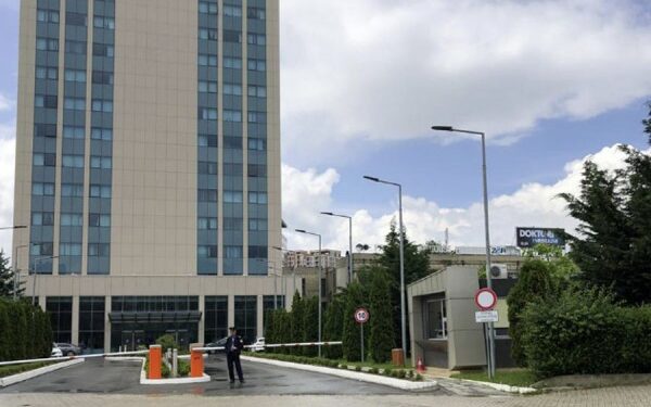 ​Punonjëset e administratës publike sot punuan me gjysmë orari