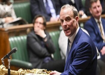 Jep dorëheqje zëvendëskryeministri britanik