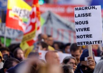 Francë, sërish protesta në aeroporte kundër ligjit të pensioneve