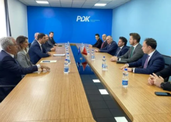 Memli Krasniqi pret në takim Dritan Abazoviqin