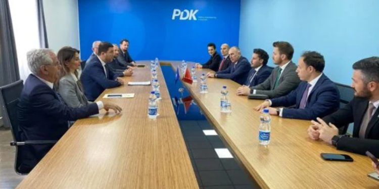 Memli Krasniqi pret në takim Dritan Abazoviqin